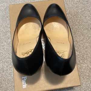 Simple pump/ worn/ box available. Bottom of shoe has been sealed